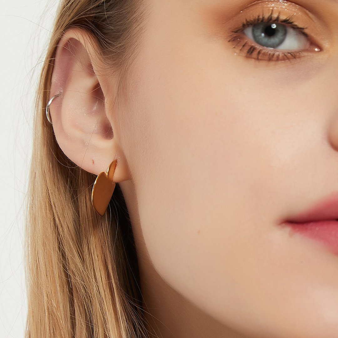 Love Heart Stud Earrings - ELIORA