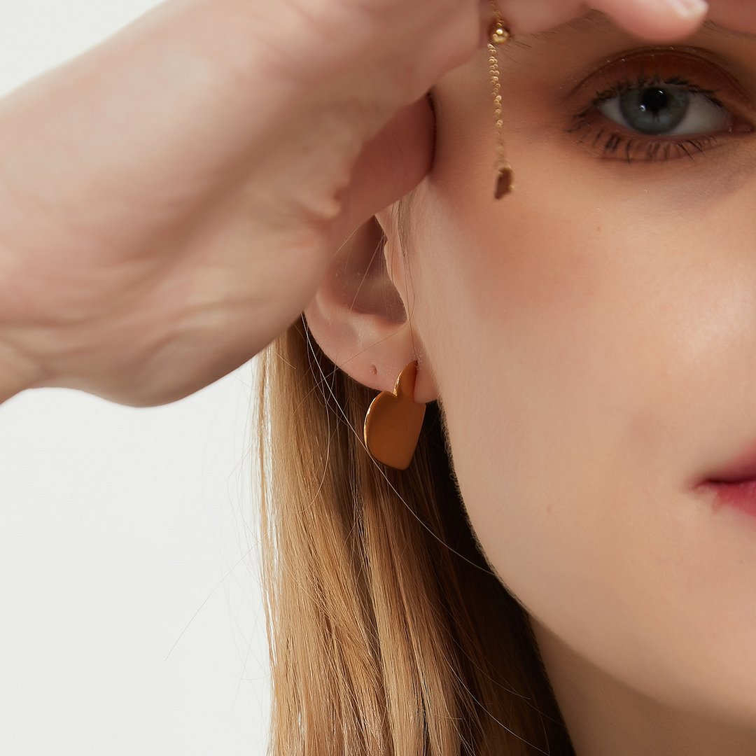 Love Heart Stud Earrings - ELIORA