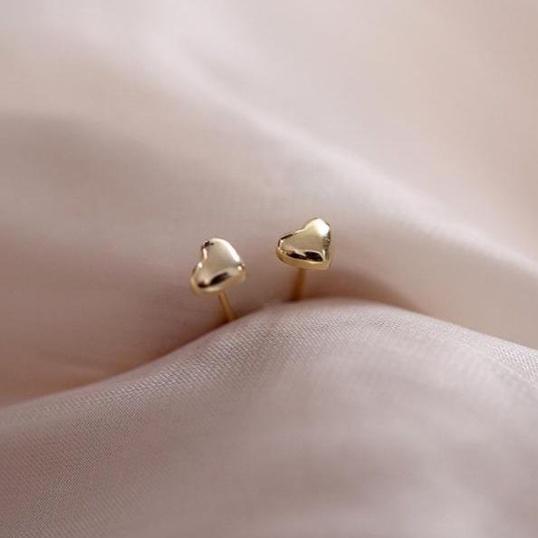 Mini Heart Stud Earrings - ELIORA